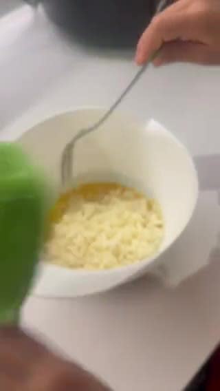 Foto del paso 1 de la receta: Mini Waffles de pan de bono