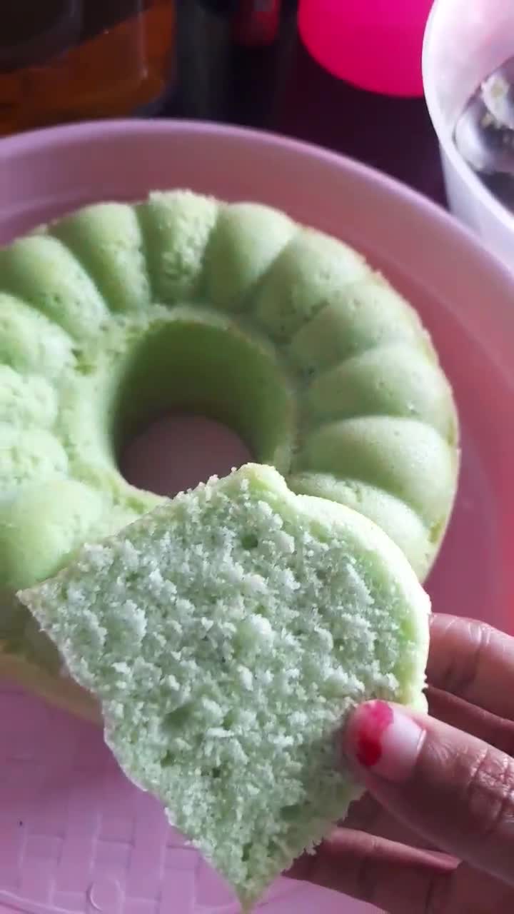 Foto langkah ke 6 dari resep Bolu Pandan Kukus.