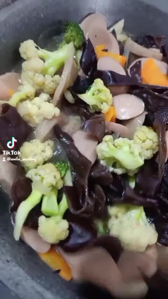 Foto langkah ke 3 dari resep Tumis jamur kuping.