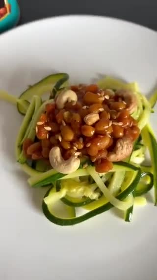 Foto del paso 3 de la receta: 🌱 Spaghetti di zucchini con beans y anacardos 🌱
