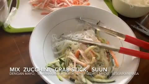 Foto langkah ke 2 dari resep Kani Salad.