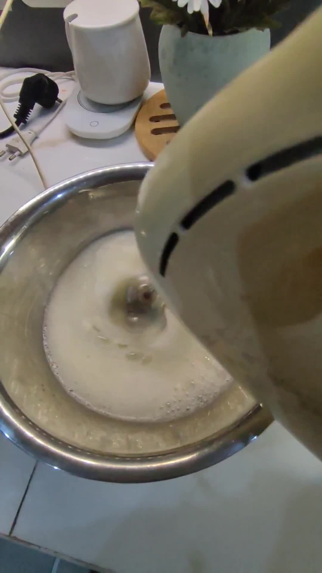 Foto langkah ke 2 dari resep Cheese Hongkong Sponge Cake.