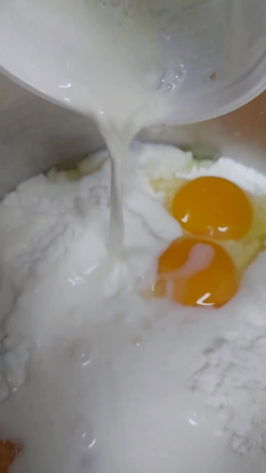 صورة لخطوة 1 من وصفة كيكة الزعفران السريعة