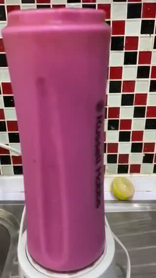 Foto langkah ke 2 dari resep Nutrishake Dragon Fruit Lemon Mint.
