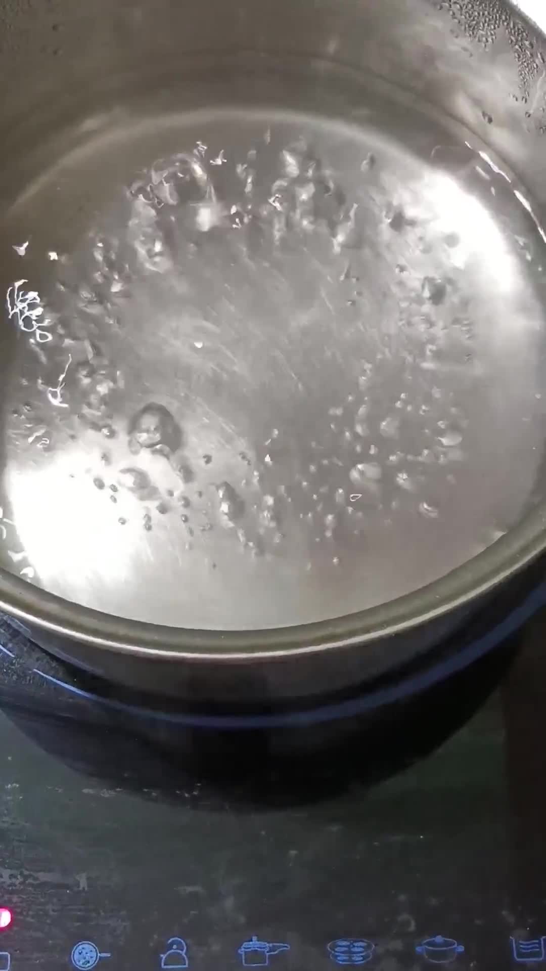 लेमनग्रास हर्बल टी (lemongrass herbal tea) रेसिपी चरण 2 फोटो