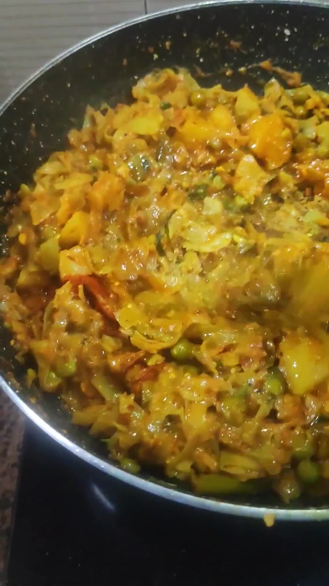 आलू पत्तागोभी (दही बेसन वाली) (Aloo pattagobhi dahi besan wali recipe in Hindi) रेसिपी चरण 9 फोटो