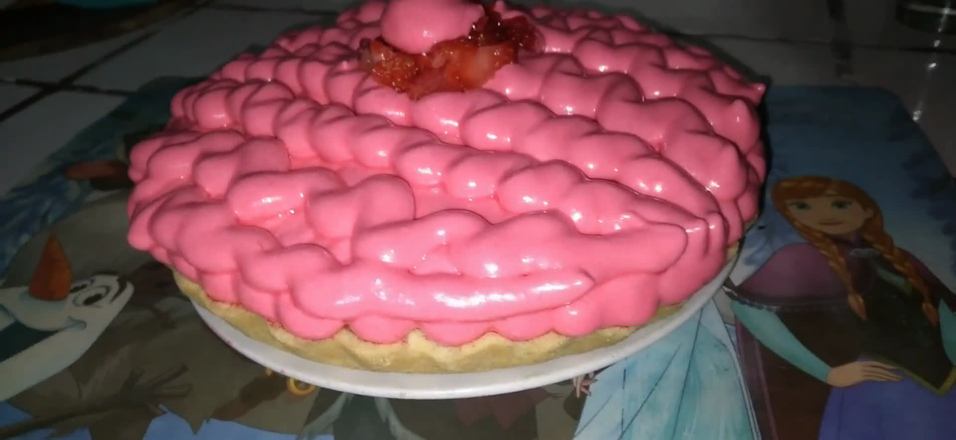Foto del paso 6 de la receta: Tarta de frutillas!!!🍓🍓🍓con crema de frutillas