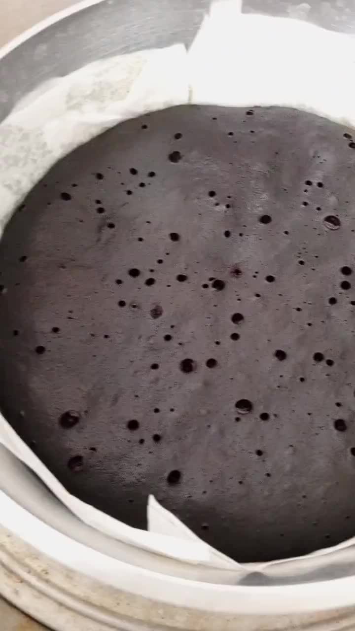 Foto langkah ke 4 dari resep Chocolate Pudding Cake.