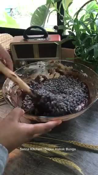 Gambar langkah 3 resipi Chocolate Chips Muffin (Air Fryer).
