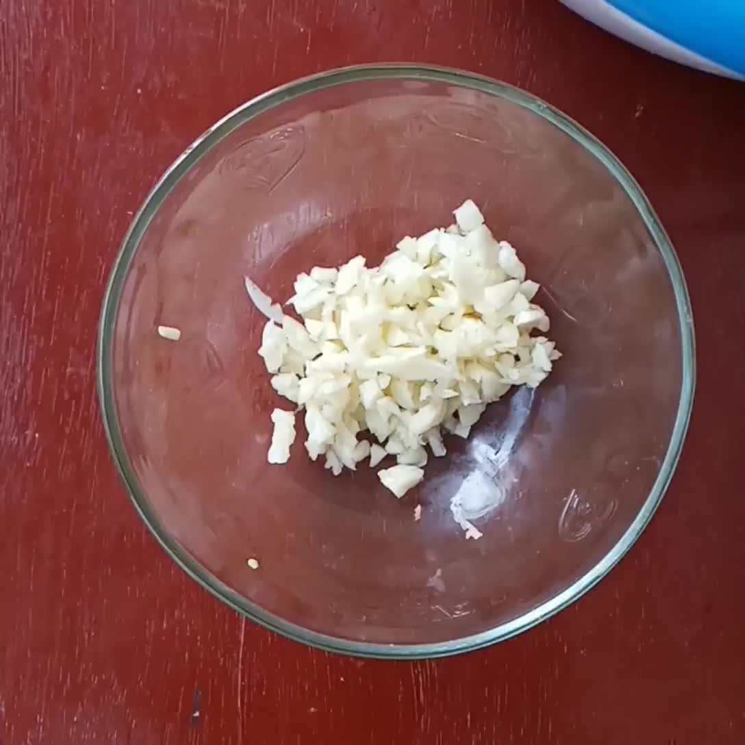 Foto langkah ke 1 dari resep Tumis Bayam Bawang Putih.