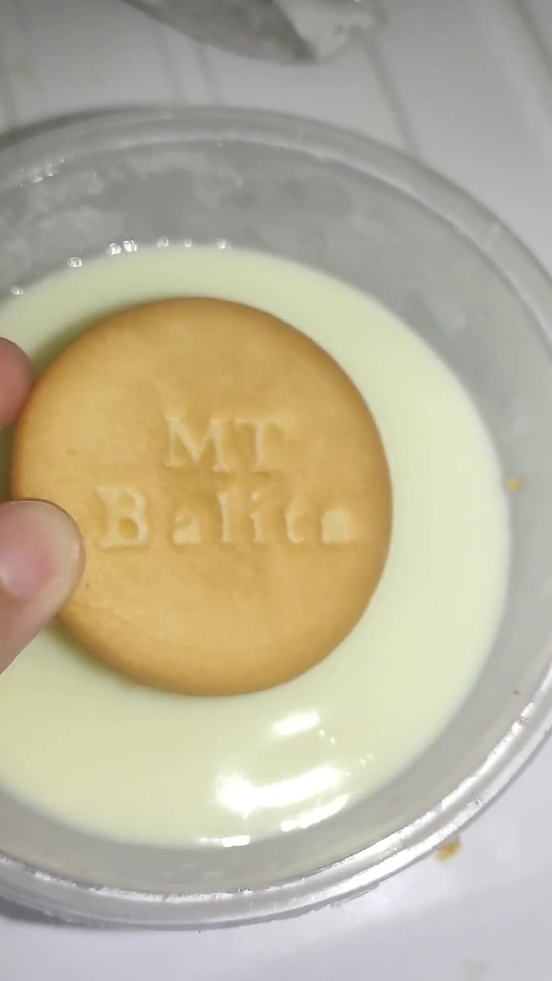 Foto langkah ke 5 dari resep Puding vla biskuit.