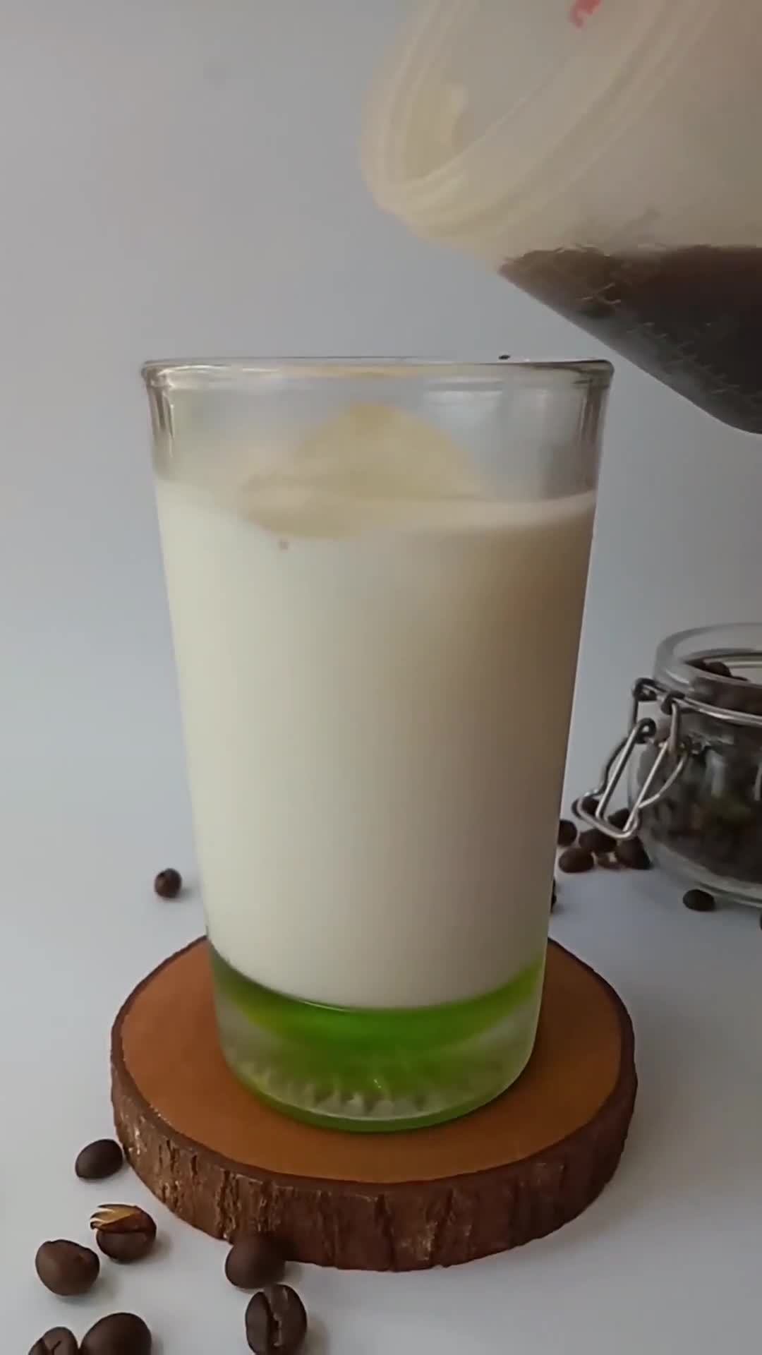 Foto langkah ke 2 dari resep Iced Melon Coffee.