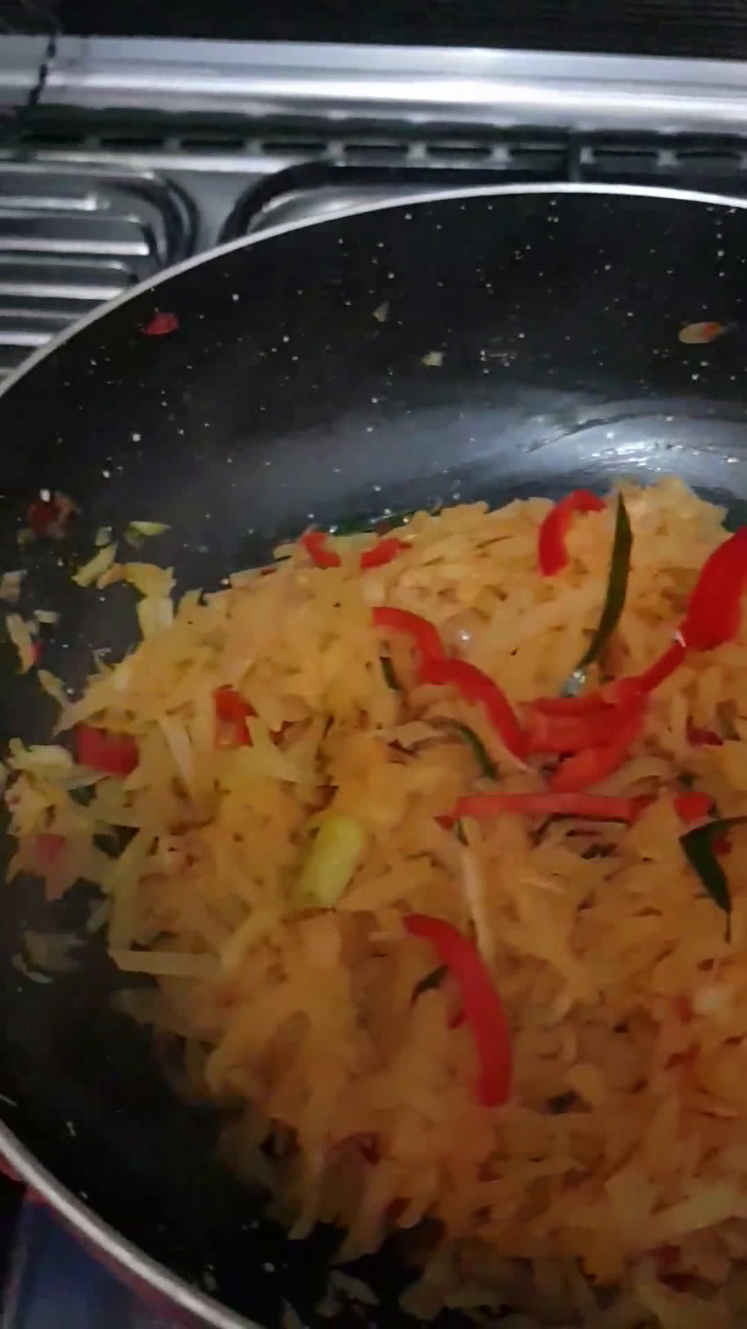 Foto langkah ke 4 dari resep Tumis Pedas Pepaya Muda.