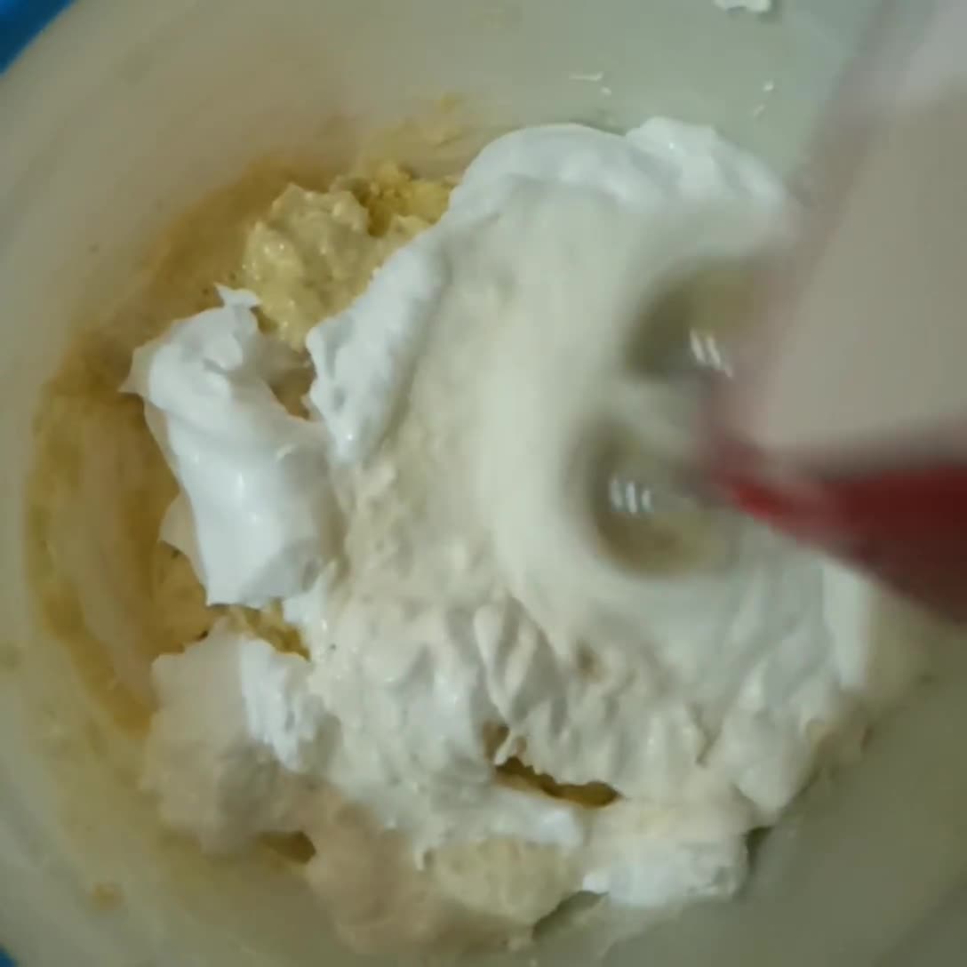 Foto langkah ke 5 dari resep Proll Pisang Keju Kukus.