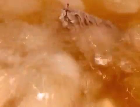 A picture of step 1 of Bún Bò Huế Tái Nạm.