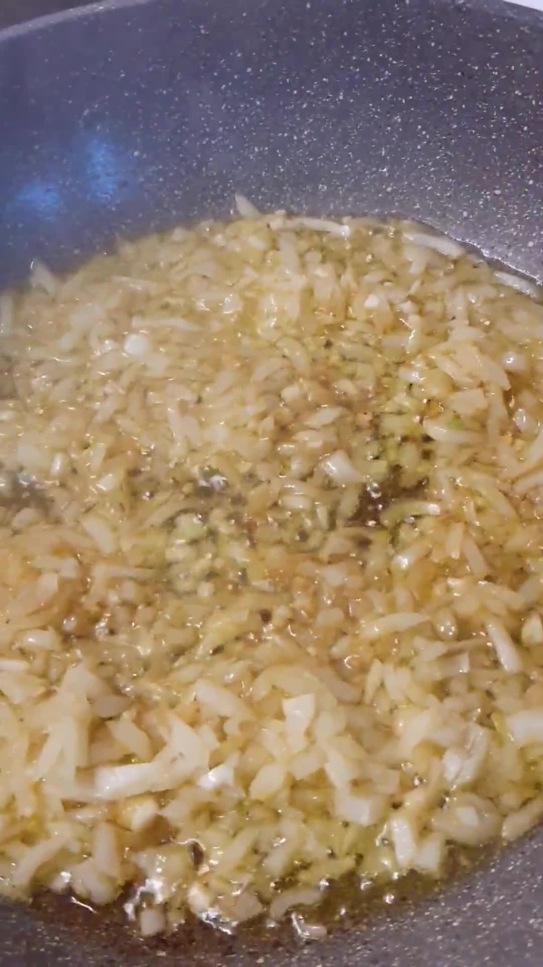 Foto del paso 2 de la receta: Pechuga de pavo en salsa de brandy con portobello y vegetales