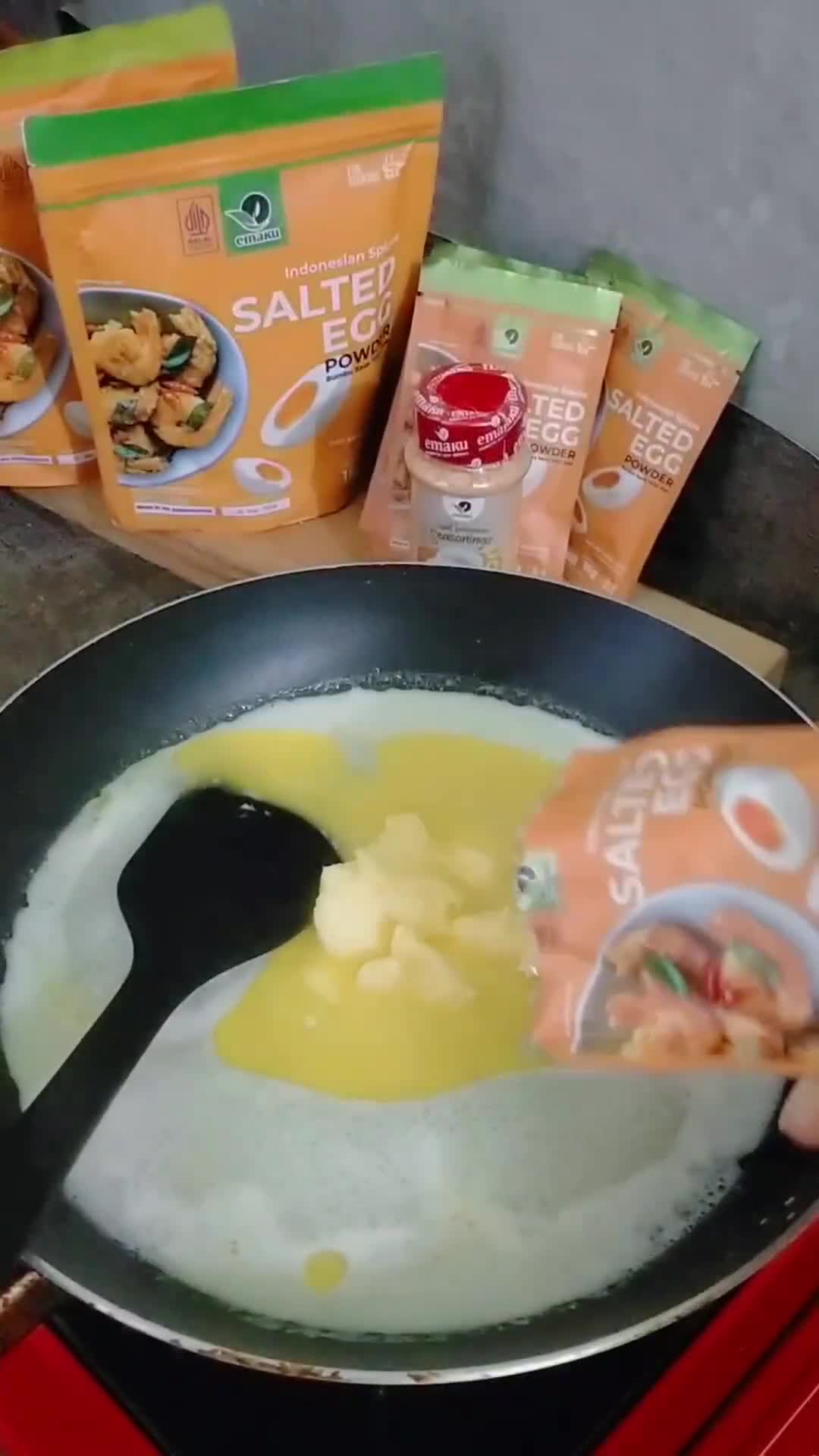 Foto langkah ke 3 dari resep Es Salted Egg Caramel Coffee.