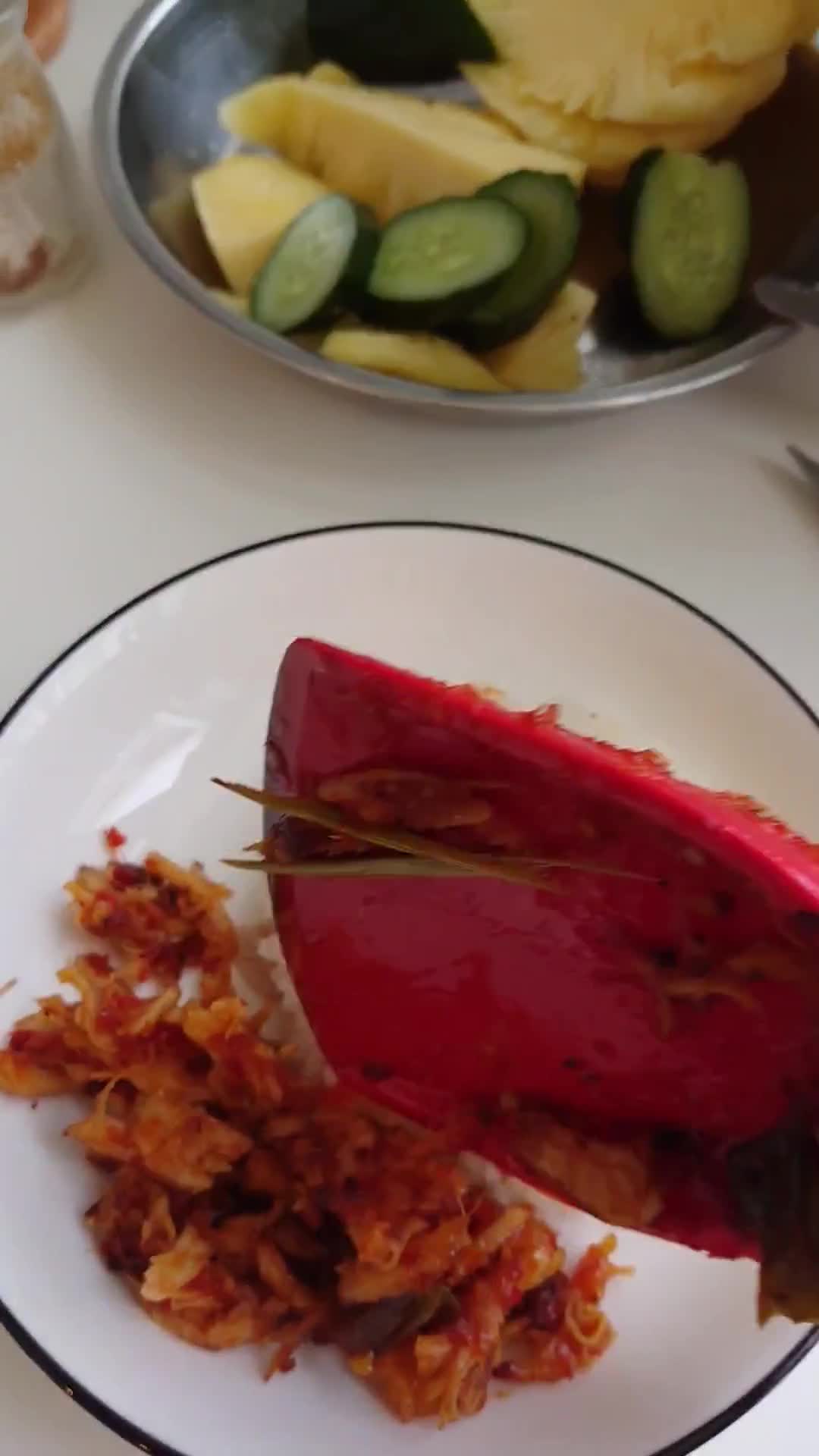Foto langkah ke 10 dari resep 63. Sambal Ayam Suwir dengan Daun Jeruk.
