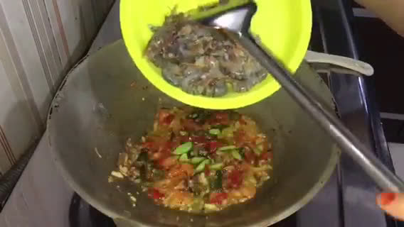 Foto langkah ke 3 dari resep Sambal Udang Pelangi.