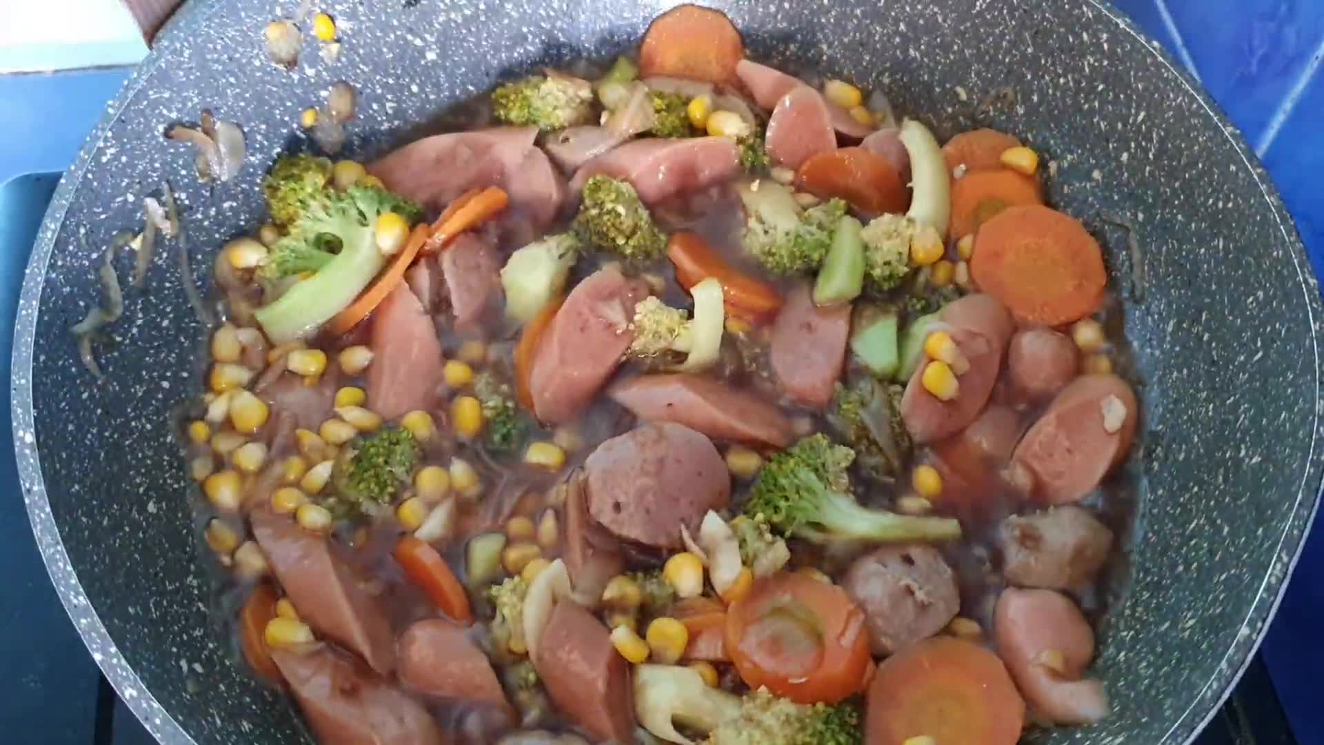 Foto langkah ke 5 dari resep Capcay Sosis Bakso.