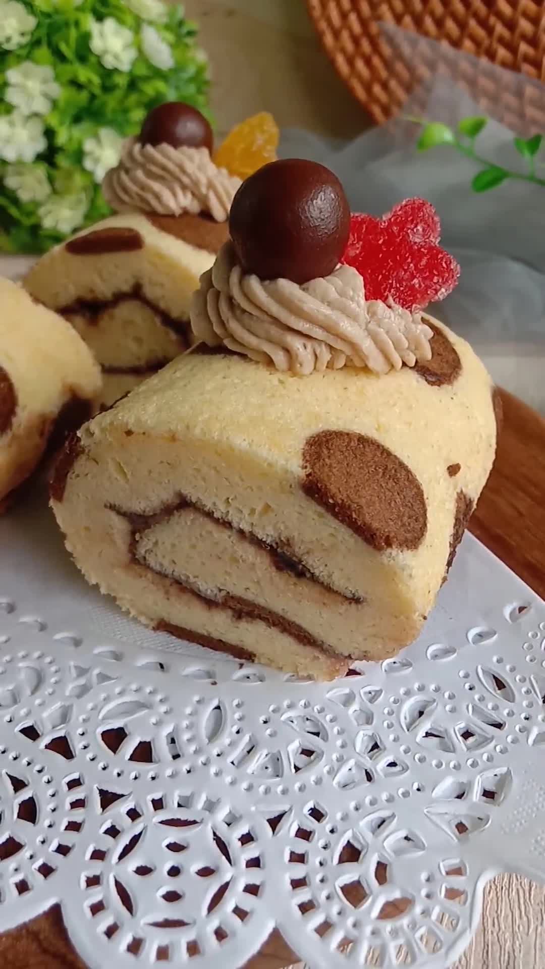 Foto langkah ke 10 dari resep Polka Mocca Chiffon Roll Cake.