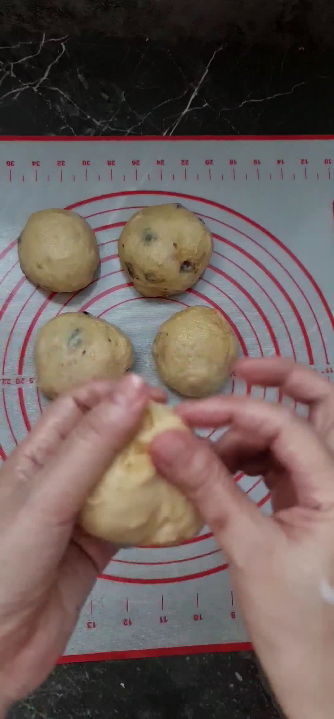 Foto langkah ke 5 dari resep Roti Kurma Aroma Kopi.