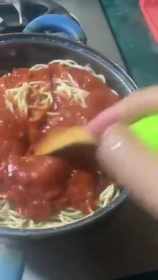 Foto del paso 3 de la receta: Pasta cremosa con salsa de tomates 🍅 y champiñones 🍄 muy rica y súper sencilla a la @jauregrill