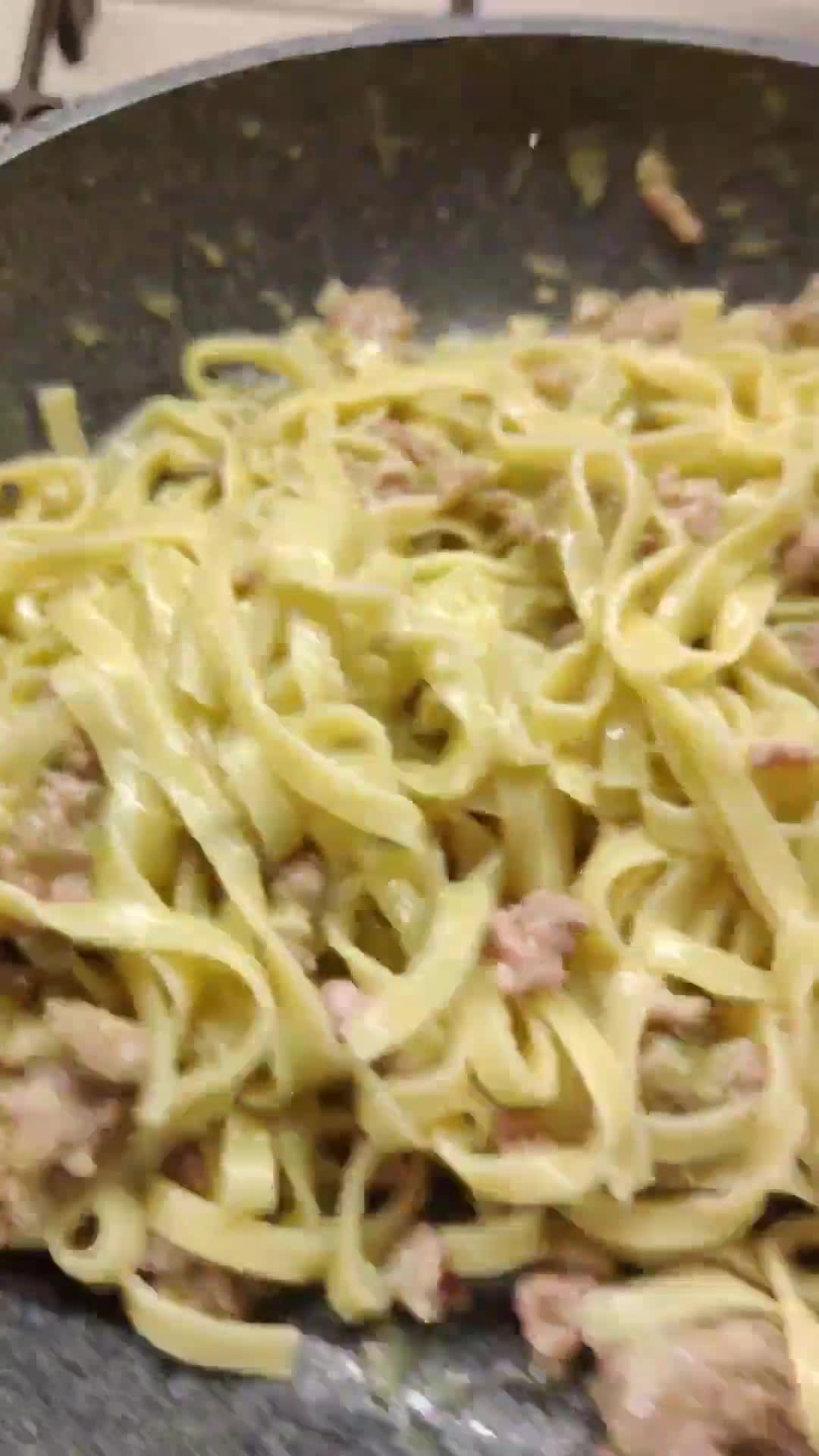 Foto del passaggio 5 della ricetta Fettuccine asparagi salsiccia e crema di pecorino