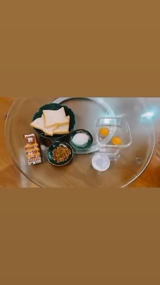 Hình bước làm 1 của món Bánh mỳ trứng sữa
