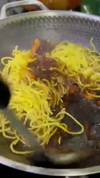 Gambar langkah 4 resipi Mi Goreng Kicap Tak Pedas (Tanpa Cili).