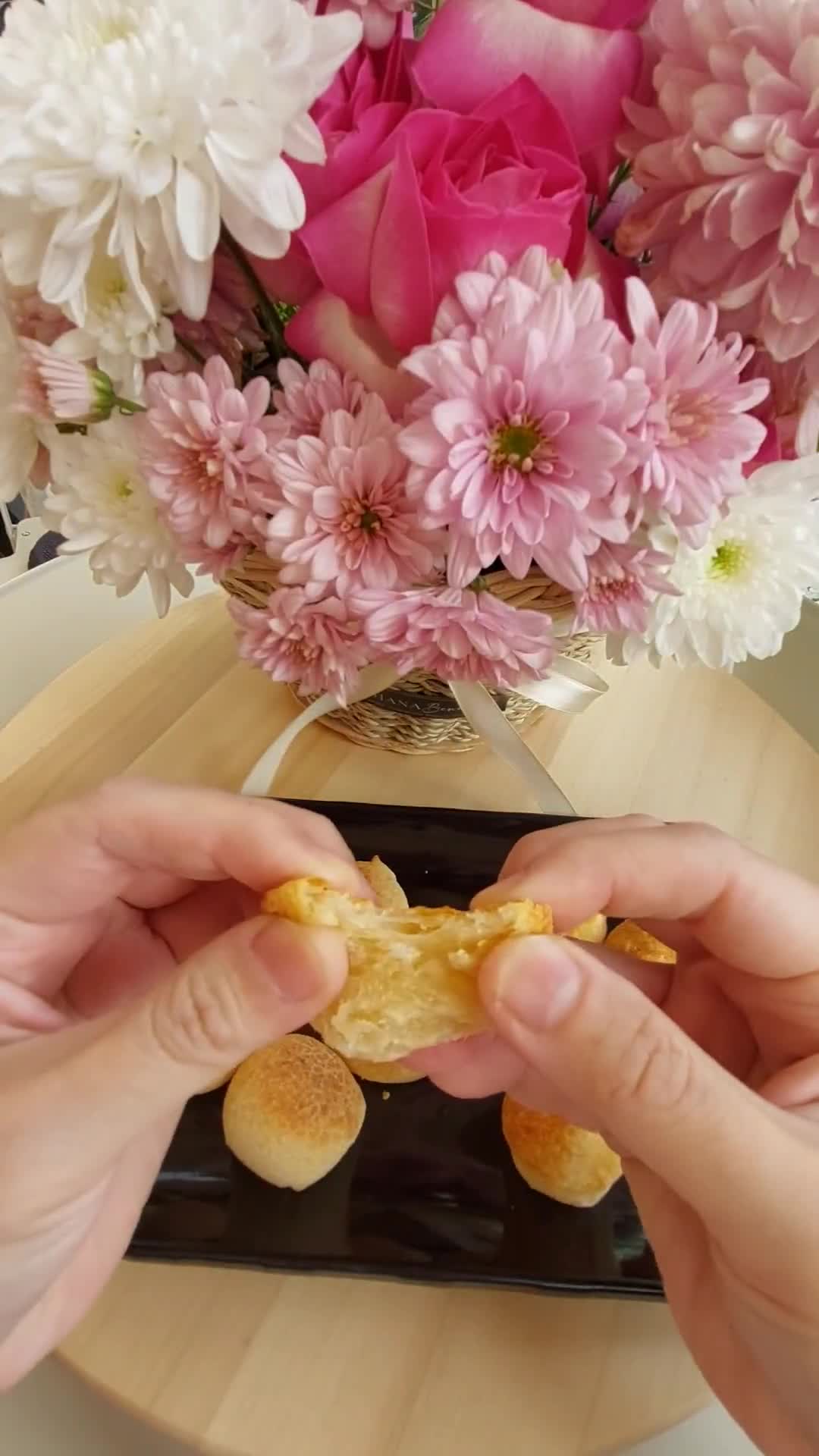 Foto langkah ke 5 dari resep Brazilian Cheese Bread atau Pao De Queijo.