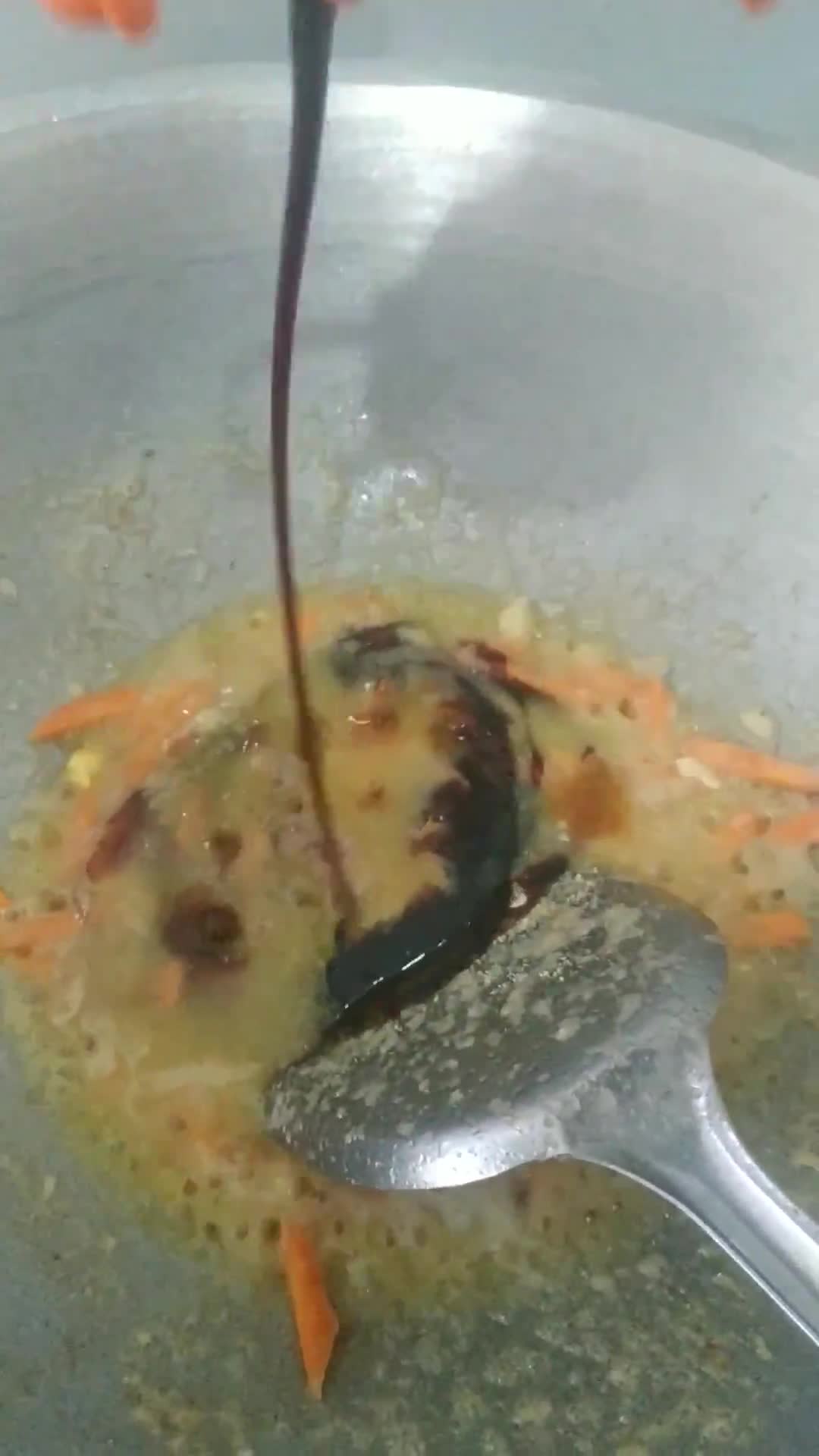 Foto langkah ke 2 dari resep Mie Goreng Simple ala D'Raraz.