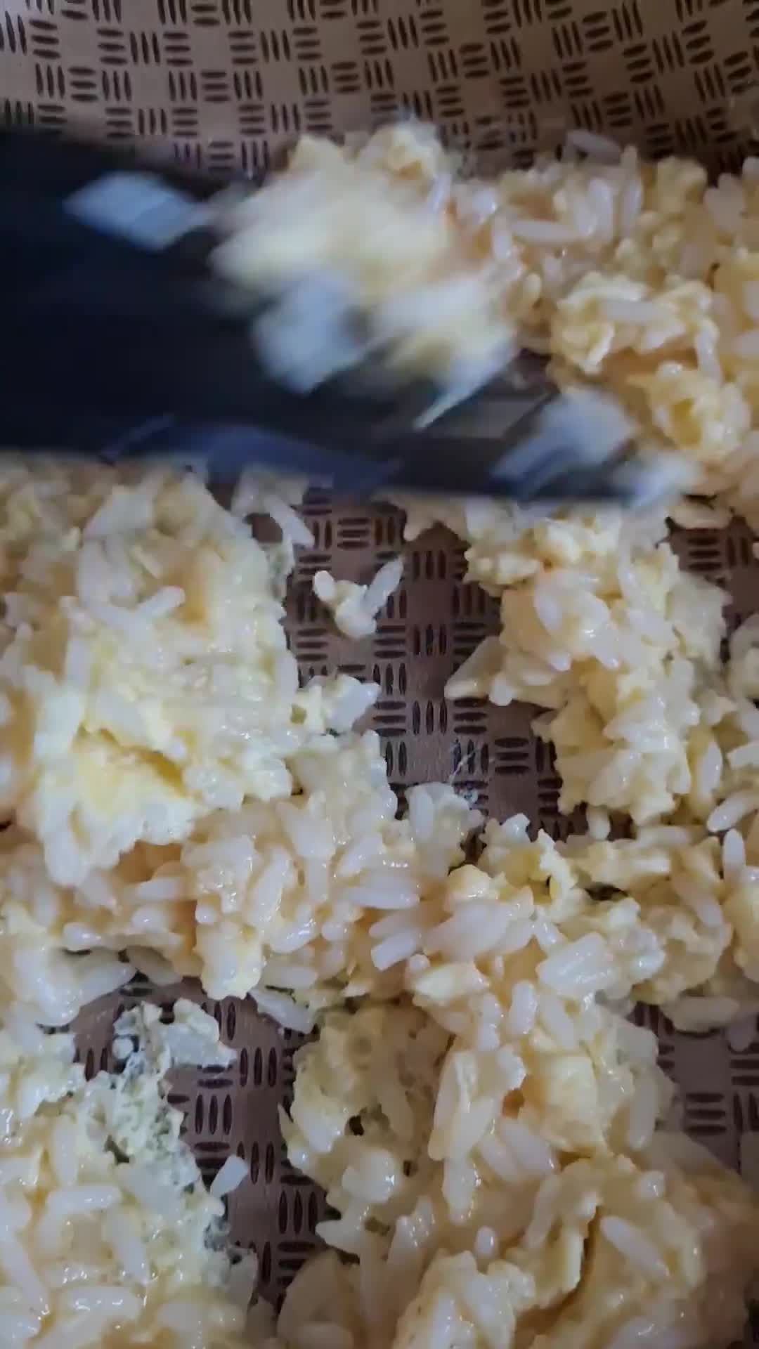 Foto del paso 4 de la receta: Arroz con huevo al curry 🍚 🥚 🍛 rápido, sencillo, económico, gustoso y saciante 💪🏽