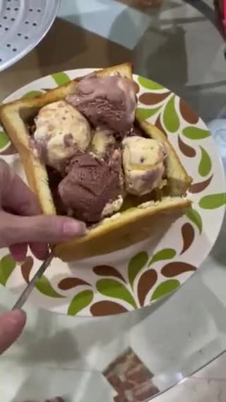Foto langkah ke 7 dari resep Honey Toast Dessert ala Cafe.
