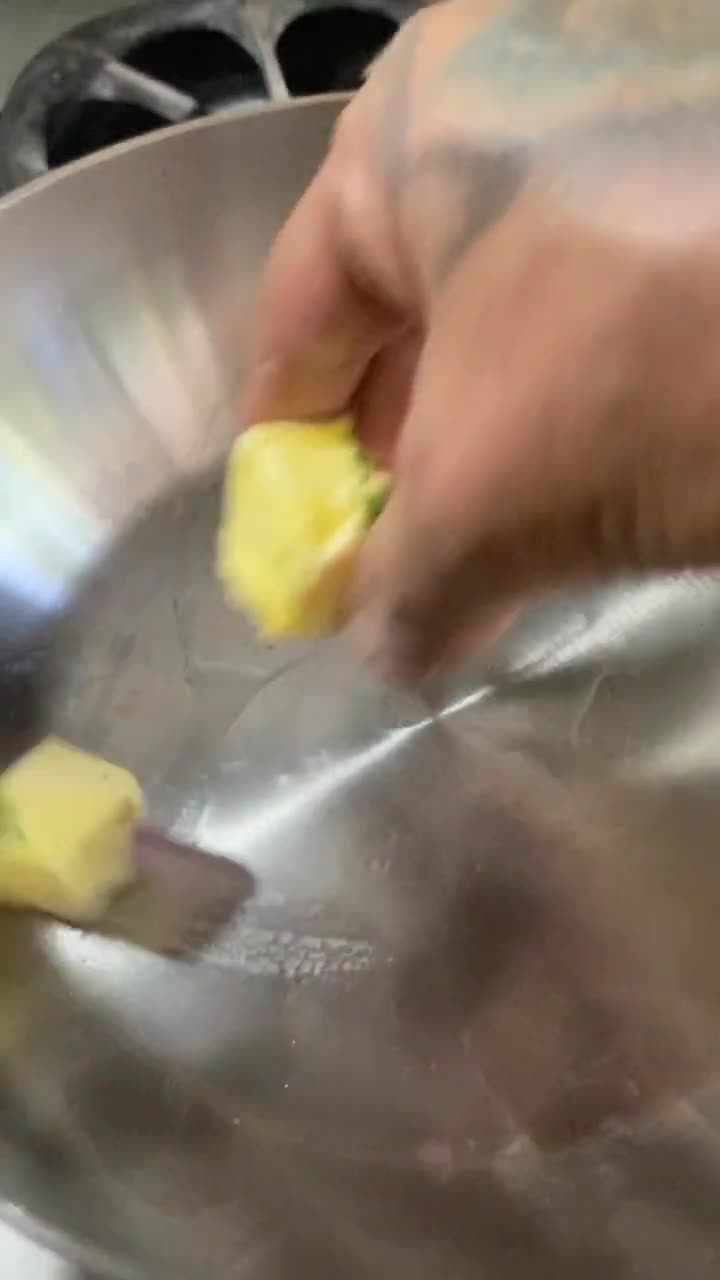 Foto del paso 4 de la receta: "Salmón a la mexicana con vinagreta de cilantro"