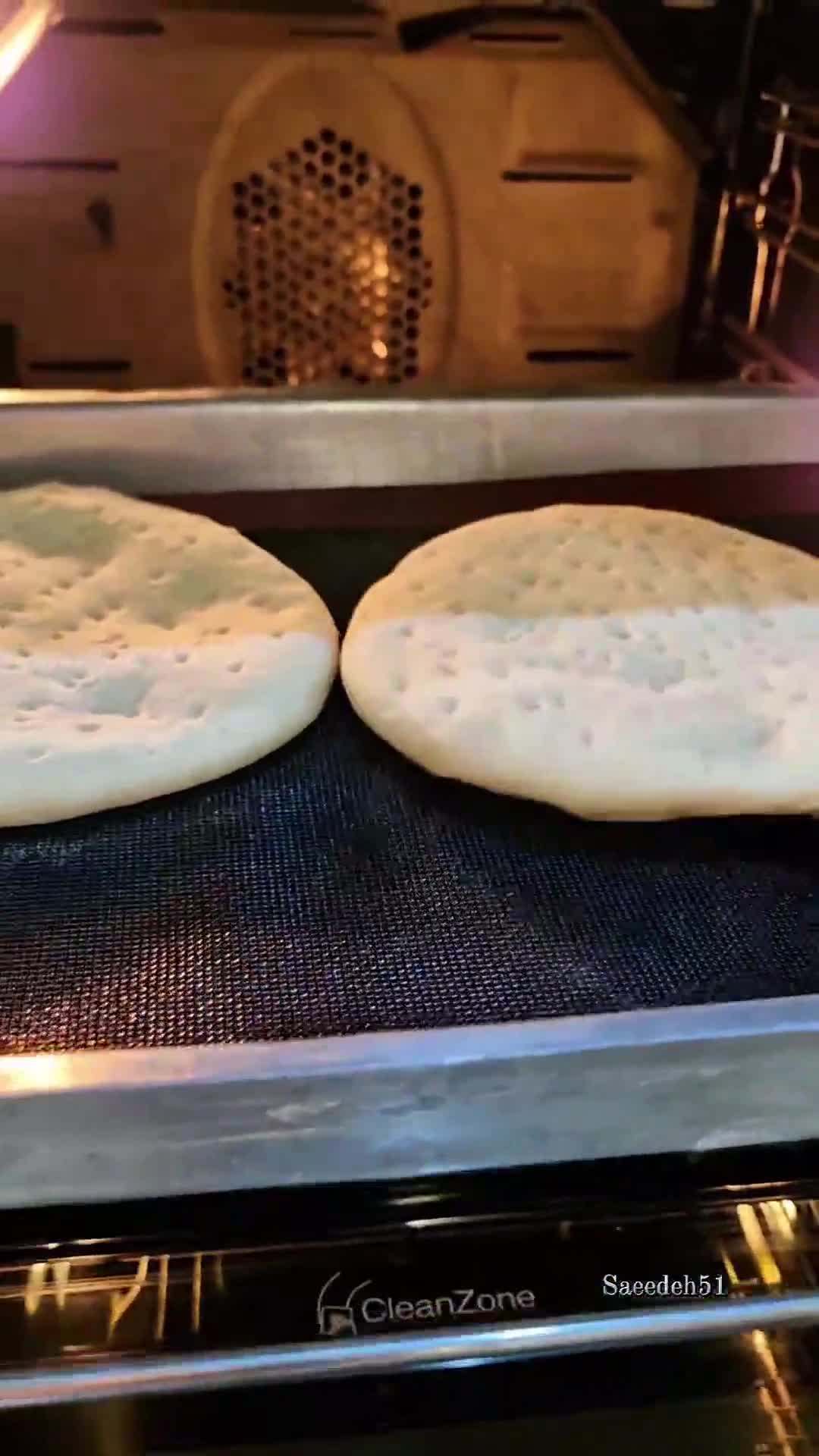 عکس مرحله 1 از دستور نان پیتزای نیمه آماده