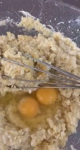 صورة لخطوة 3 من وصفة بسبوسه محشيه بالقشطه