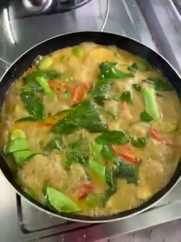 รูปขั้นตอนการทำที่ 4 ของ แกงเผ็ดไก่ใส่มะเขือ