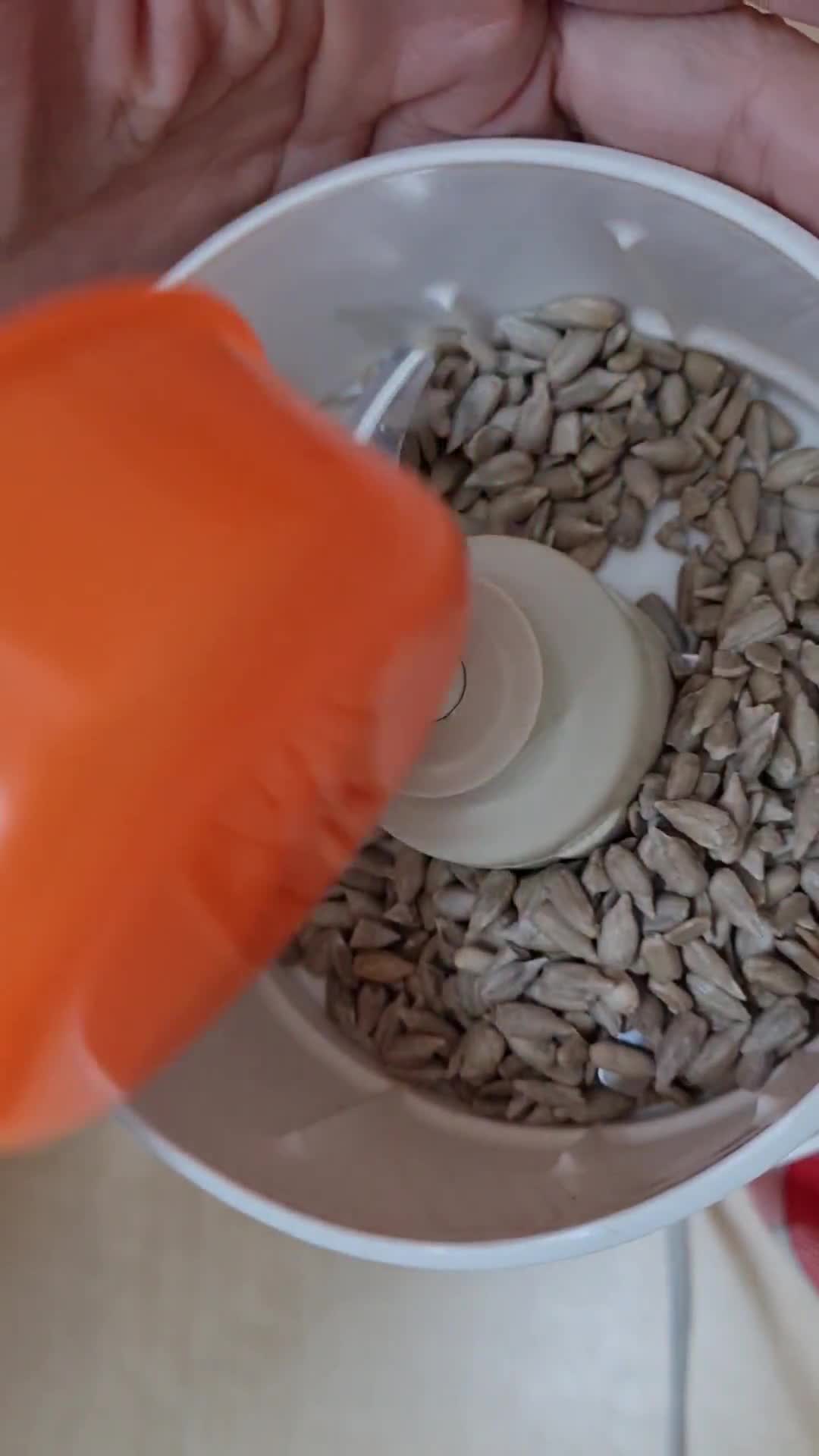 Foto del paso 1 de la receta: Rawmesan o "queso" rallado vegetal 🌻 vegano