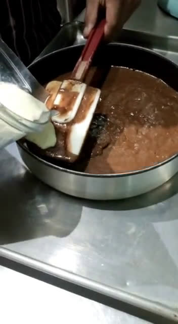 Foto del paso 12 de la receta: Chocoflan de chocolate amargo al 70%