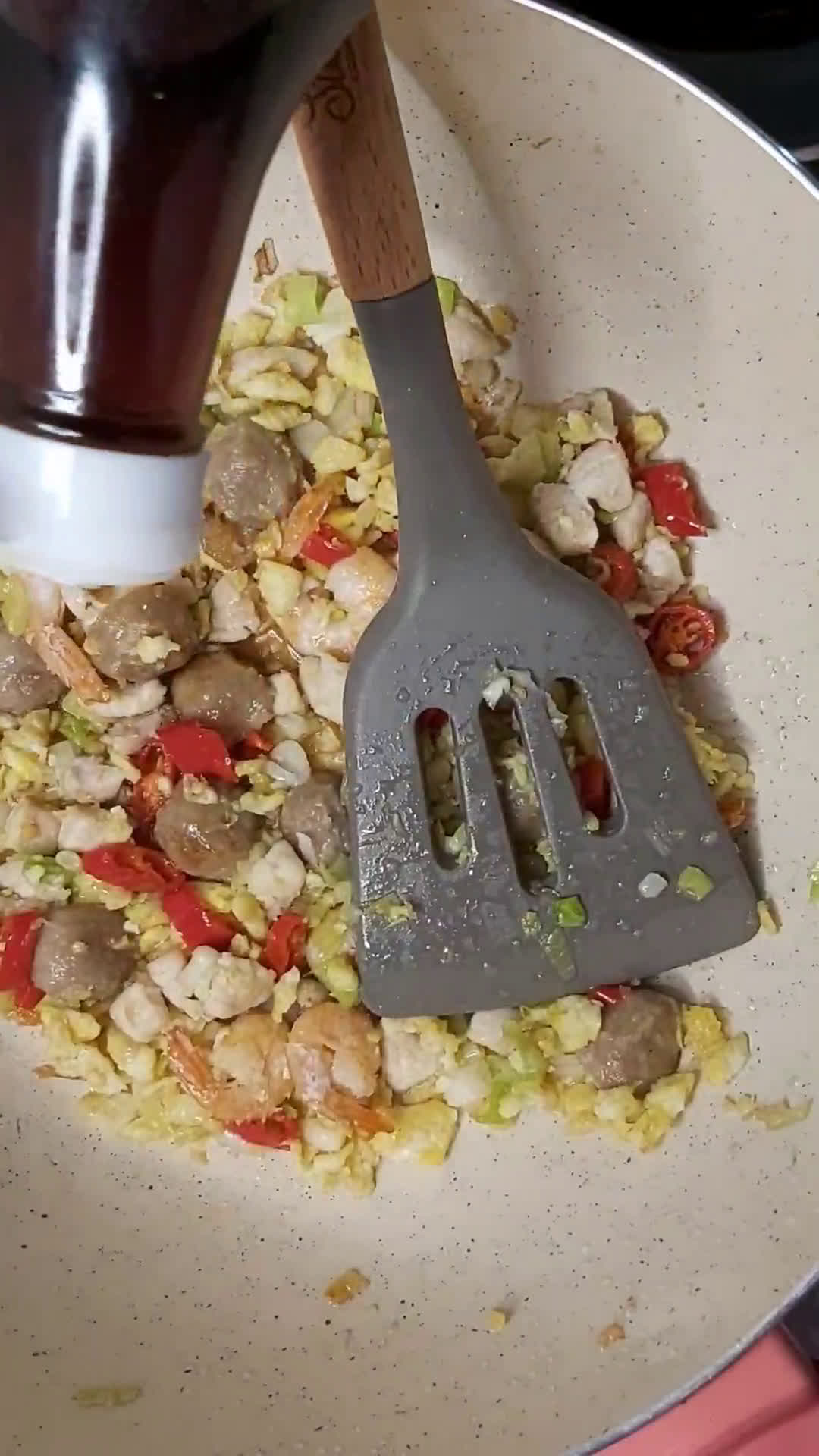 Foto langkah ke 4 dari resep Nasi Goreng Solaria.